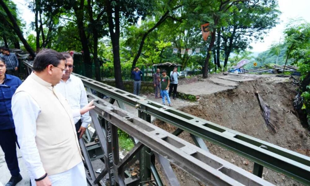 मुख्यमंत्री पुष्कर सिंह धामी ने  मसूरी रोड एवं किमाड़ी क्षेत्र का स्थलीय निरीक्षण किया