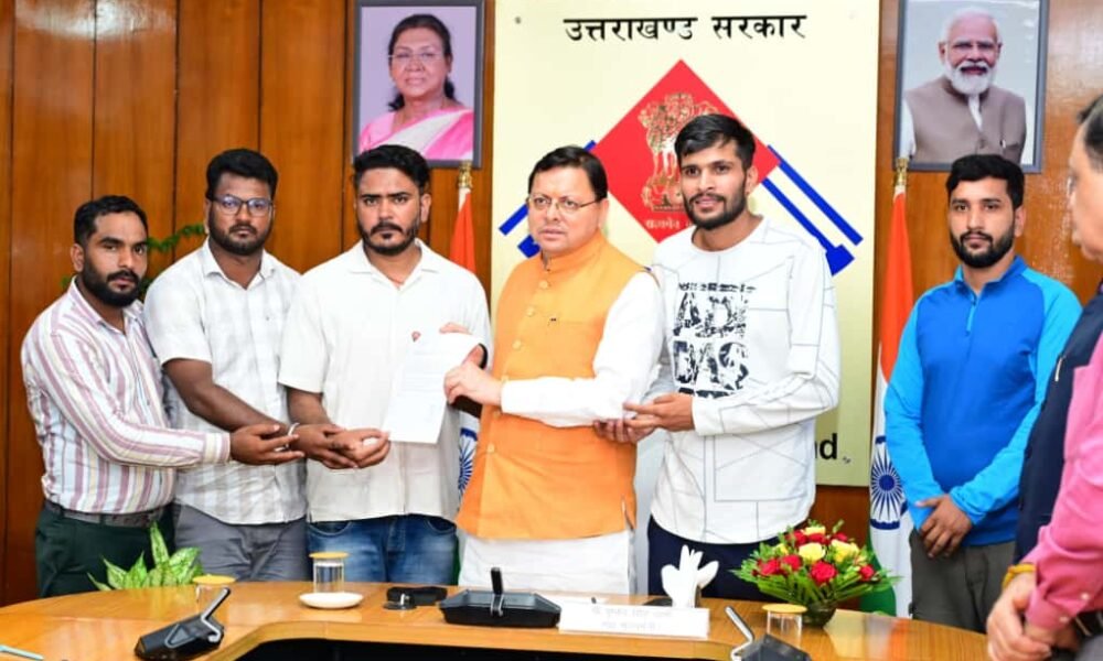 बेरोज़गार संघ के अध्यक्ष राम कंडवाल के नेतृत्व में एक प्रतिनिधिमंडल ने मुख्यमंत्री से भेंट की