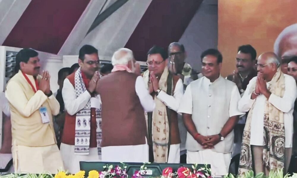 मुख्यमंत्री पुष्कर सिंह धामी पटना (बिहार) में नवनिर्वाचित सरकार के शपथ ग्रहण समारोह में हुए सम्मिलित